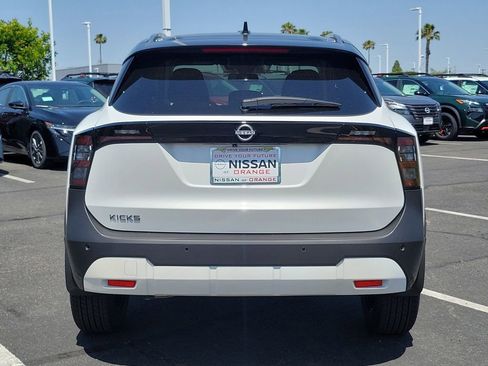 New 2026 Nissan Kicks SV w/ Charging Package FWD image 6