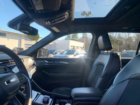 Used 2023 Jeep Grand Cherokee Altitude image 12