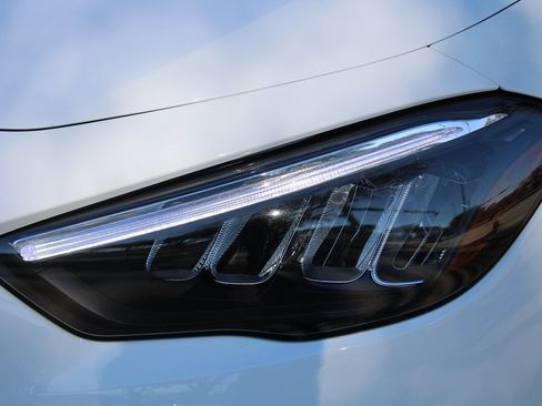 Used 2025 Mercedes-Benz GLA 250 4MATIC image 5