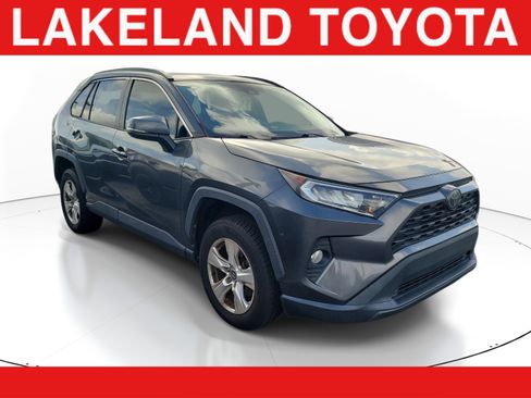 Used 2020 Toyota RAV4 XLE w/ Convenience Package FWD image 1