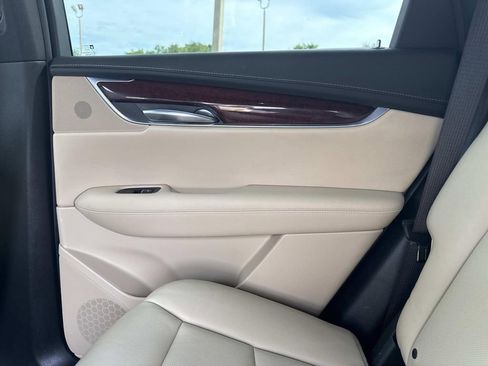 Used 2018 Cadillac XT5 Luxury w/ Driver Awareness Package AWD/4WD image 15