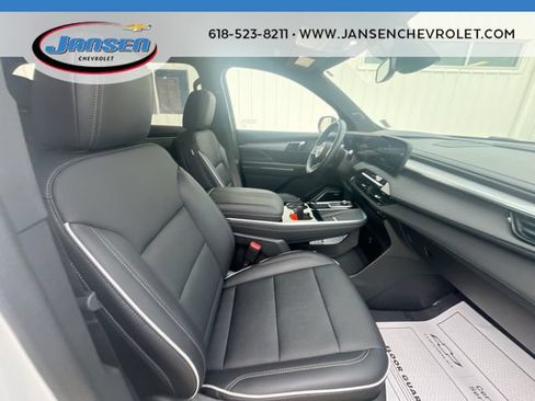 Used 2025 Buick Enclave Preferred FWD image 27