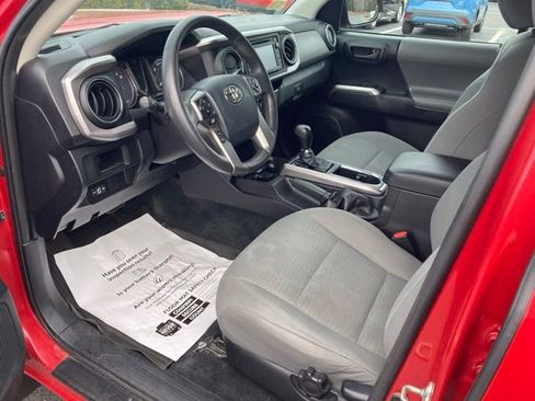 Used 2016 Toyota Tacoma SR5 w/ SR5 Appearance Package (SN) image 18