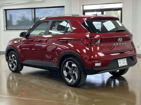 Used 2025 Hyundai Venue SEL FWD image 8