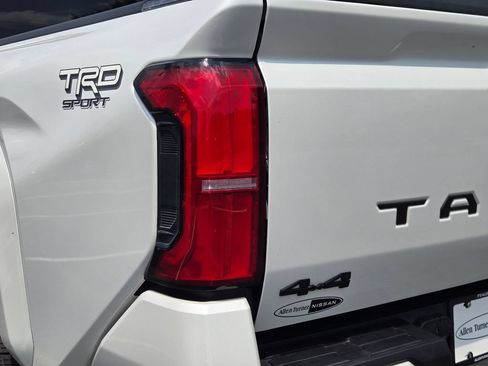 Used 2024 Toyota Tacoma TRD Sport AWD/4WD image 9