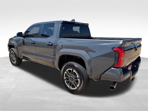 Used 2025 Toyota Tacoma TRD Sport AWD/4WD image 3