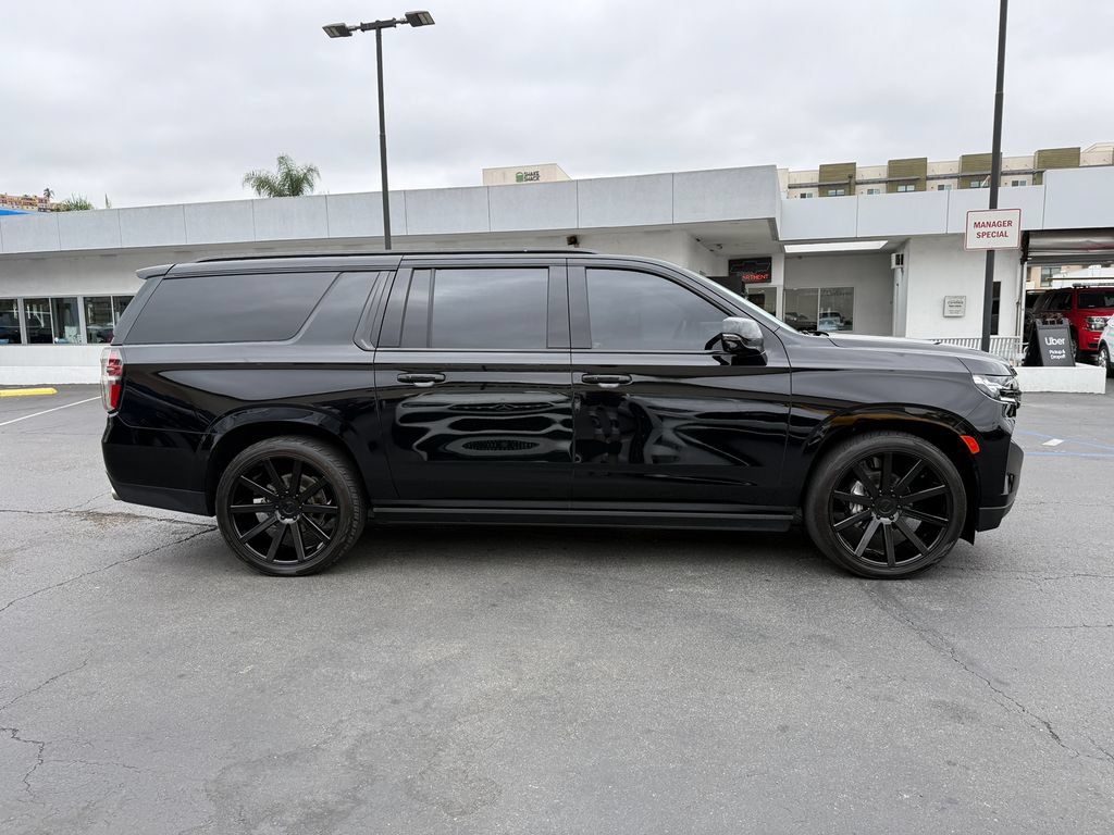 Used 2024 Chevrolet Suburban High Country AWD/4WD image 6