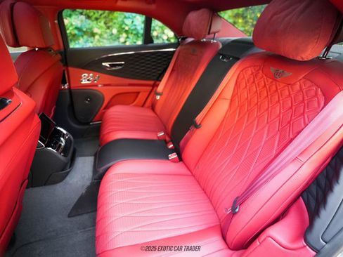 Used 2022 Bentley Flying Spur V8 image 36