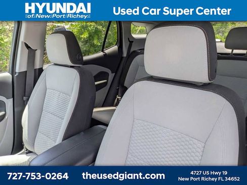 Used 2019 GMC Terrain SLE w/ Driver Convenience Package FWD image 3