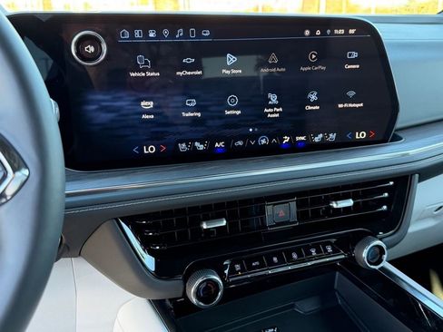 New 2025 Chevrolet Suburban Premier image 12