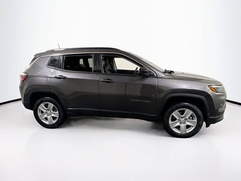 Used 2022 Jeep Compass Latitude image 4