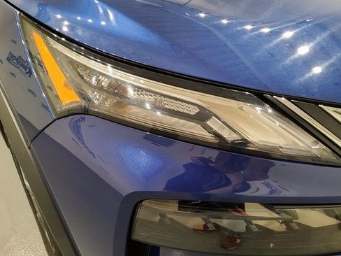 Used 2023 Nissan Rogue S image 8