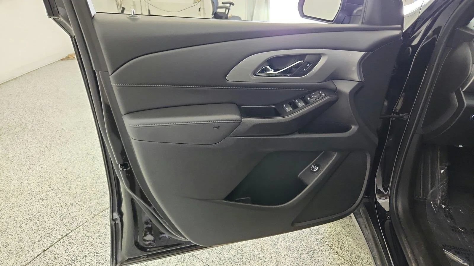 Used 2023 Chevrolet Traverse LT FWD image 31