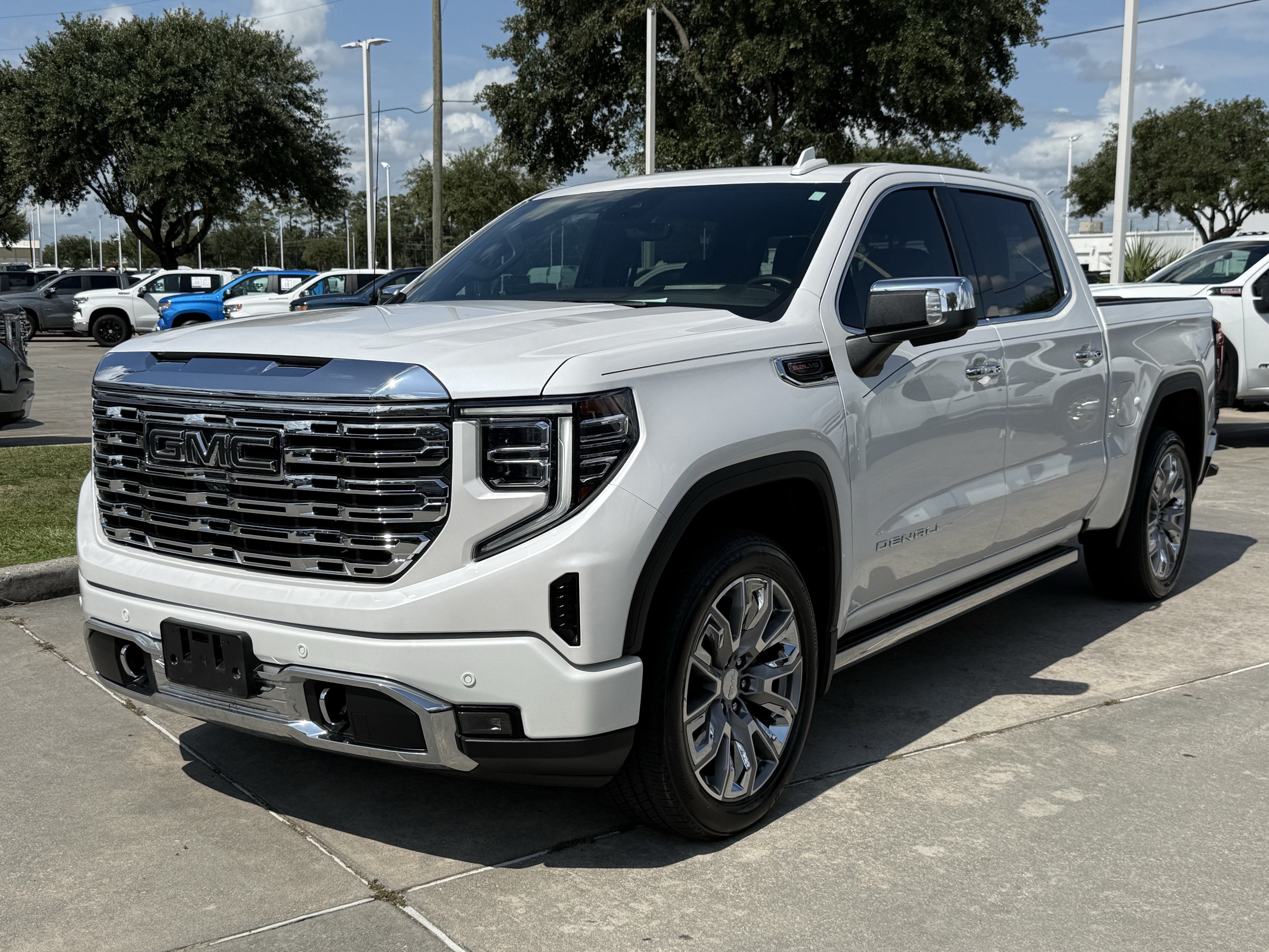 Used 2023 GMC Sierra 1500 Denali w/ Denali Reserve Package AWD/4WD image 9
