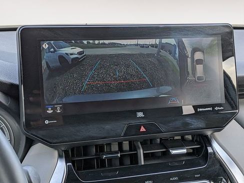 Used 2021 Toyota Venza Limited image 20