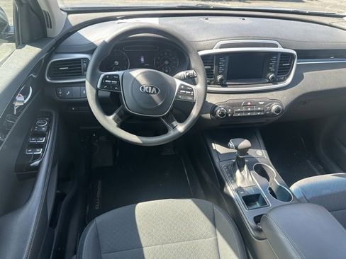 Used 2020 Kia Sorento LX image 11