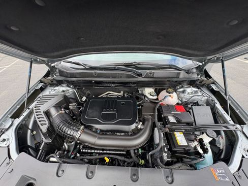Used 2025 Chevrolet Blazer LT FWD image 34
