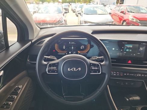 Used 2025 Kia Carnival FWD image 17
