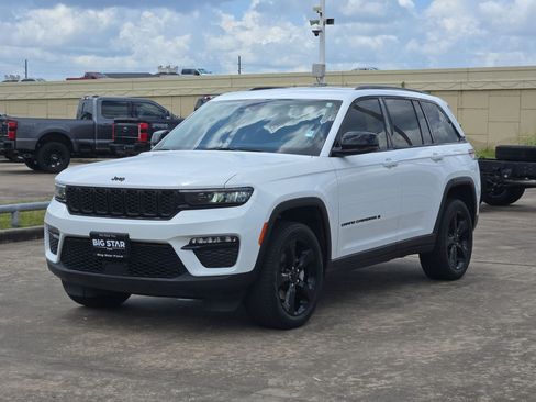 Used 2023 Jeep Grand Cherokee Limited w/ Black Appearance Package RWD image 10