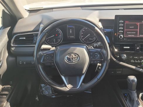 Used 2022 Toyota Camry SE image 9