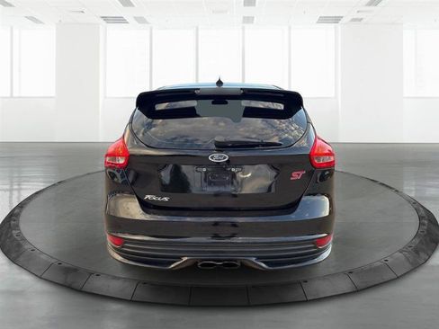Used 2018 Ford Focus ST FWD image 6
