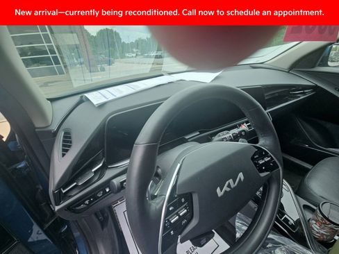 Certified 2023 Kia Niro SX Touring FWD image 7