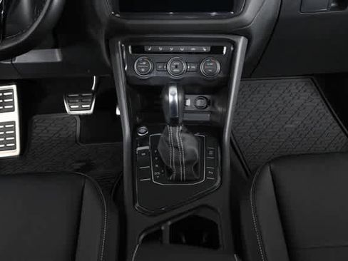 Used 2021 Volkswagen Tiguan SE R-Line image 19