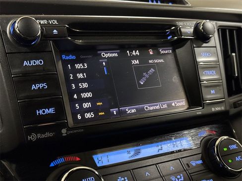 Used 2018 Toyota RAV4 SE image 13