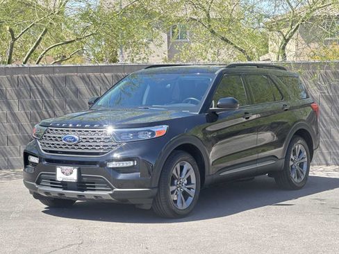 Used 2023 Ford Explorer XLT w/ Equipment Group 202A RWD image 4