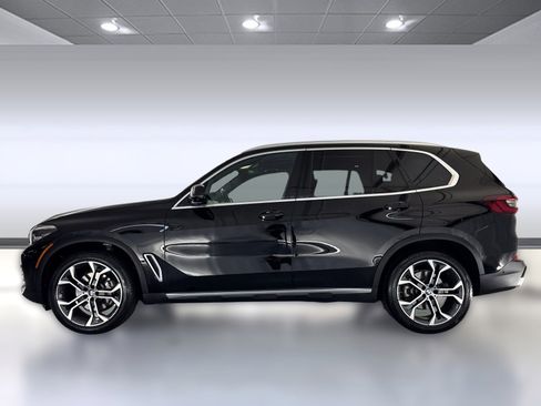 Used 2022 BMW X5 sDrive40i w/ Parking Assistance Package image 2
