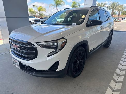 Used 2020 GMC Terrain SLE w/ Elevation Edition FWD image 3