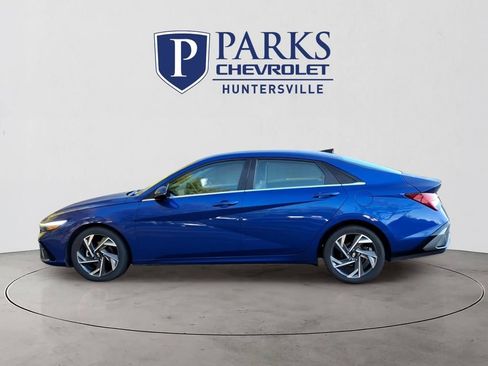 Used 2025 Hyundai Elantra Limited FWD image 30