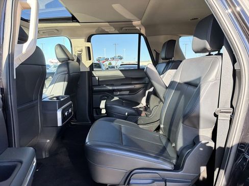 Used 2023 Ford Expedition Max XLT image 14