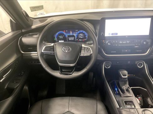 Used 2025 Toyota Grand Highlander Hybrid Nightshade Edition image 18