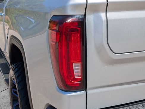 Used 2020 GMC Sierra 1500 SLT RWD image 13