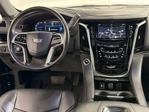 Used 2019 Cadillac Escalade Platinum AWD/4WD image 30