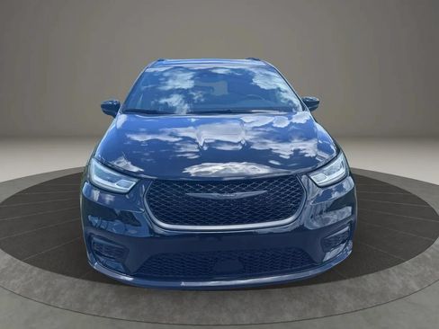 Used 2022 Chrysler Pacifica Touring-L w/ S Appearance Package FWD image 7