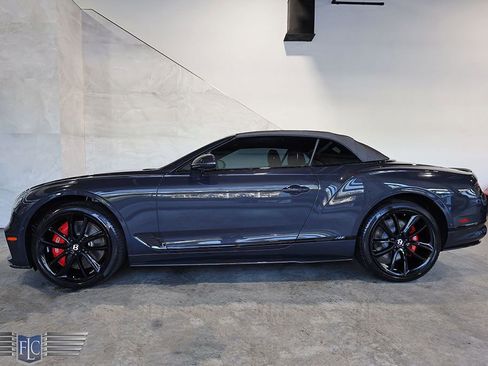 Used 2022 Bentley Continental GT V8 image 3