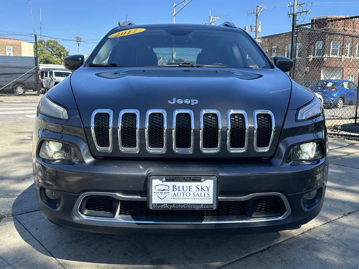 Used 2017 Jeep Cherokee Limited AWD/4WD image 2