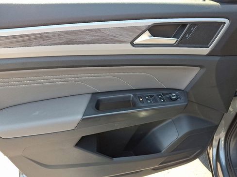 Used 2023 Volkswagen Atlas Cross Sport SE image 13