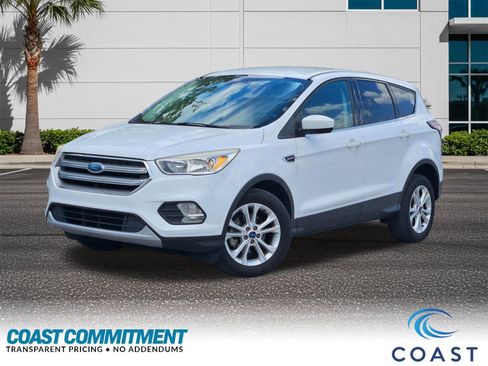 Used 2017 Ford Escape SE FWD image 1