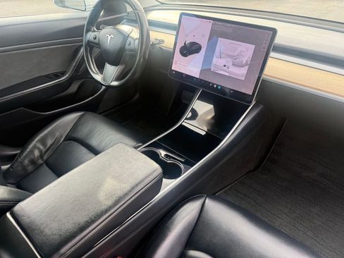 Used 2019 Tesla Model 3 Standard Range Plus image 9