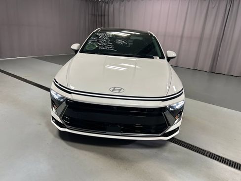Used 2025 Hyundai Sonata Limited FWD image 2