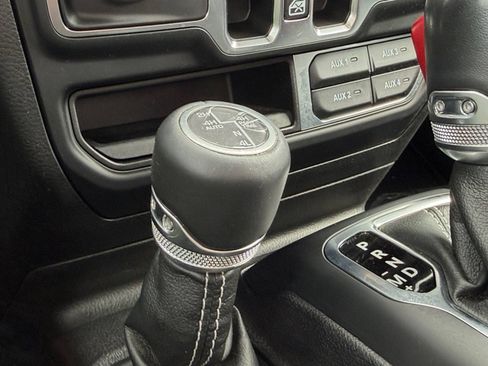 Used 2021 Jeep Gladiator Overland w/ Popular Equipment Package AWD/4WD image 28
