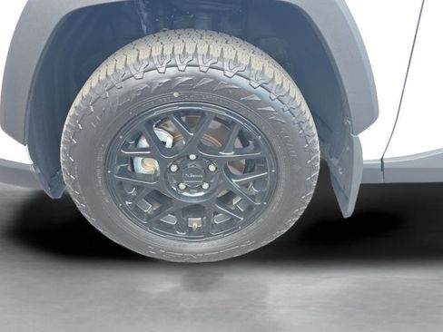 Used 2025 Toyota RAV4 XLE w/ Convenience Package image 27