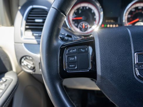 Used 2019 Dodge Grand Caravan SXT FWD image 23