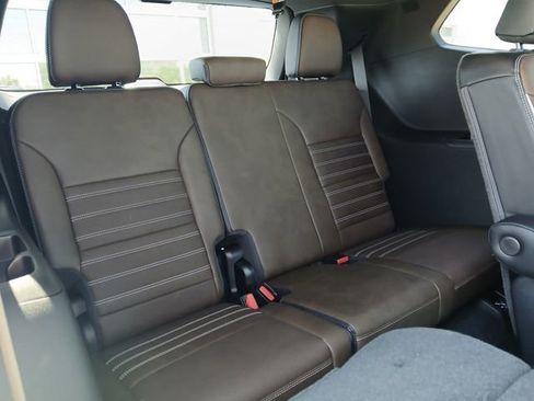 New 2026 GMC Acadia Denali Ultimate w/ LPO, Floor Liner Package AWD/4WD image 19