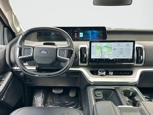 Used 2025 Ford Expedition Platinum AWD/4WD image 2