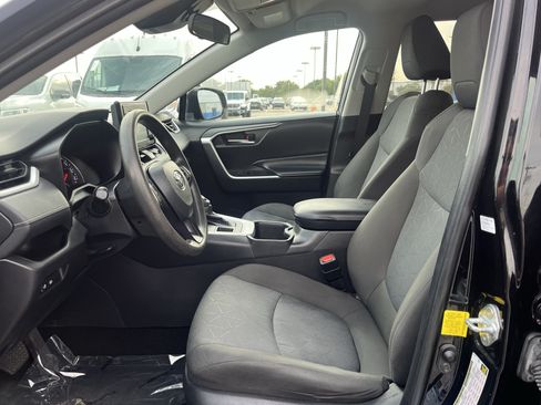 Used 2022 Toyota RAV4 XLE AWD/4WD image 33
