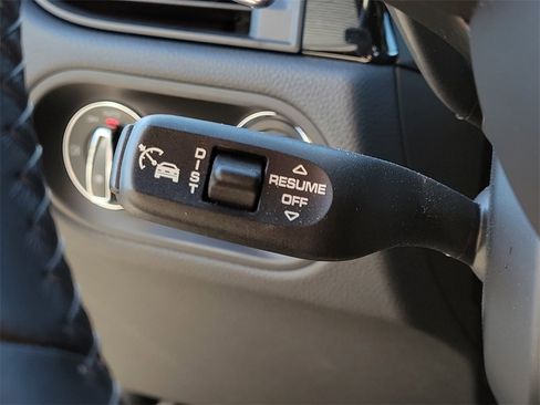 Certified 2024 Porsche Macan image 37